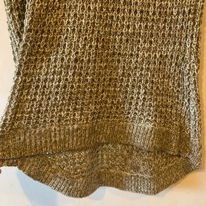 Selling a sweater that is in very good condition